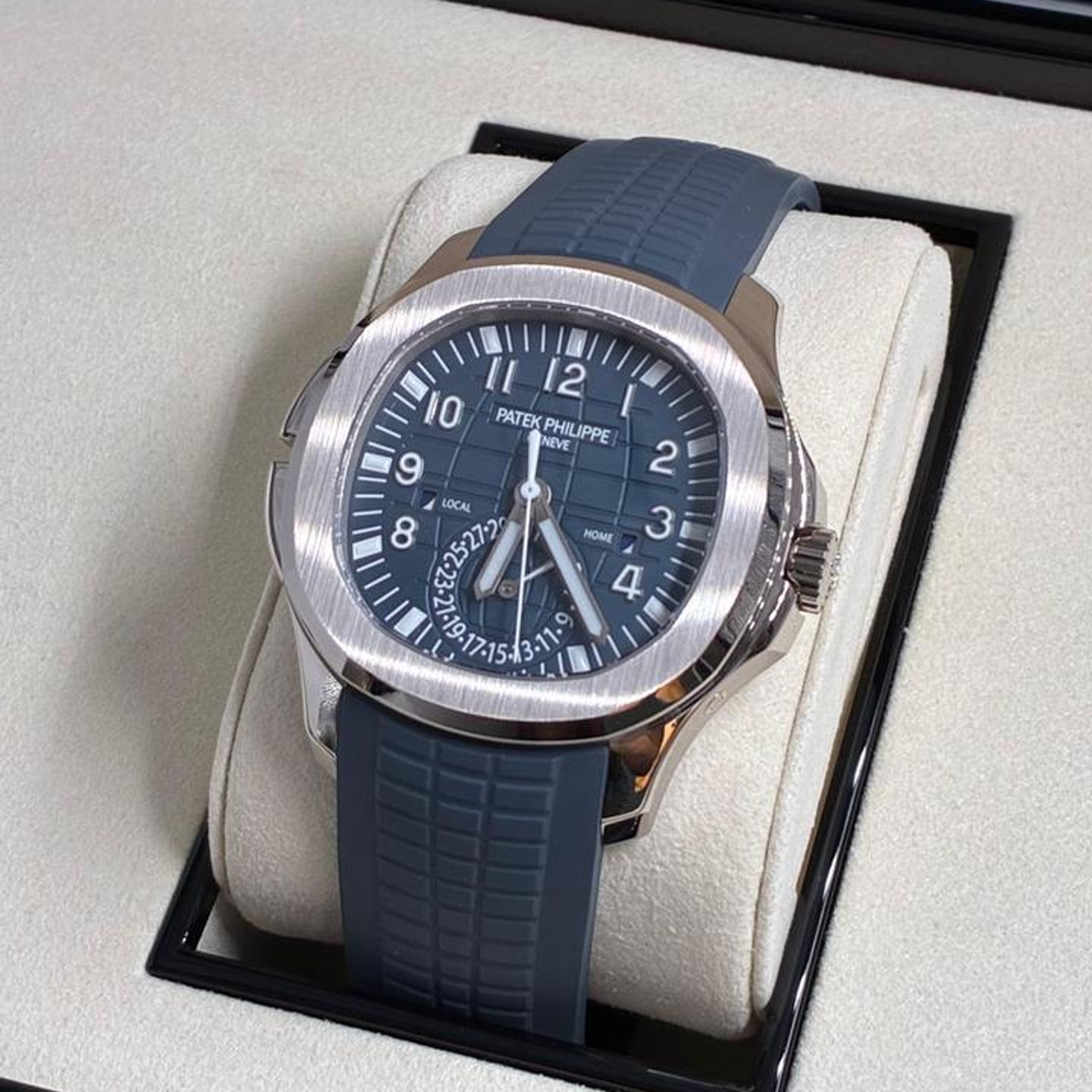 Patek Philippe Aquanaut 5164G-001 - (10/10)
