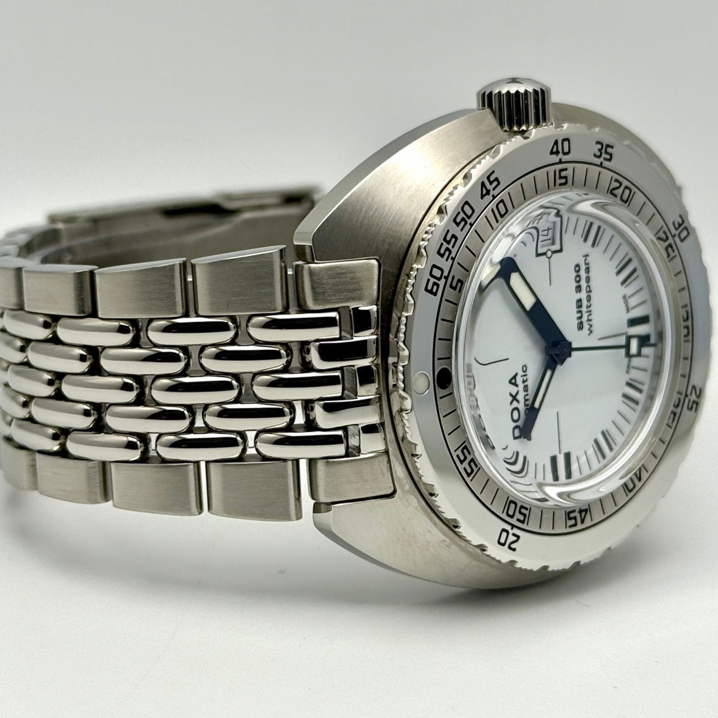 Doxa Sub 821.10.011.10 (2025) - White dial 43 mm Steel case (4/8)