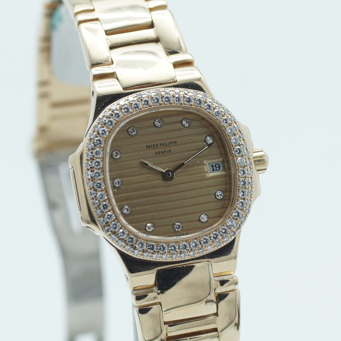 Patek Philippe Nautilus 4700/54 (1991) - Champagne dial 27 mm Yellow Gold case (3/8)