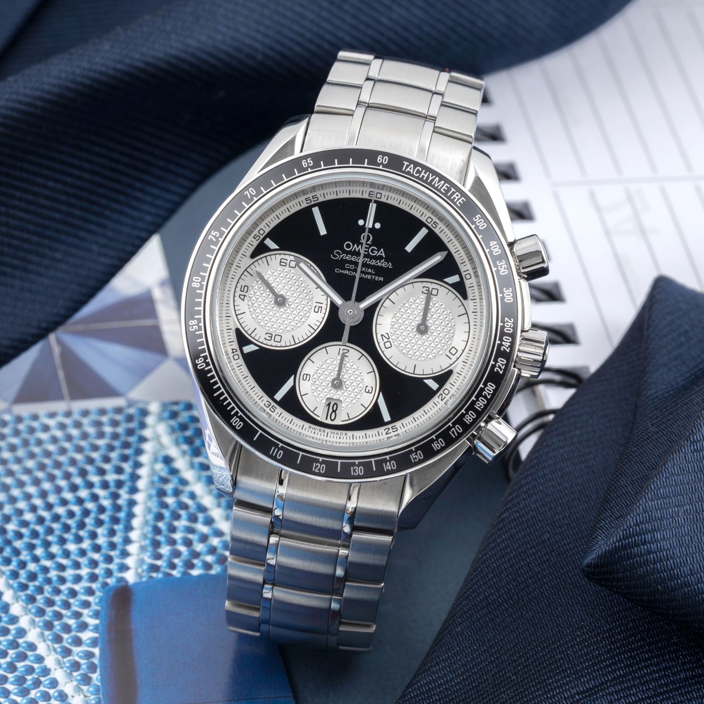 Omega Speedmaster Racing 326.30.40.50.01.002 (Unknown (random serial)) - Black dial 40 mm Steel case (1/8)