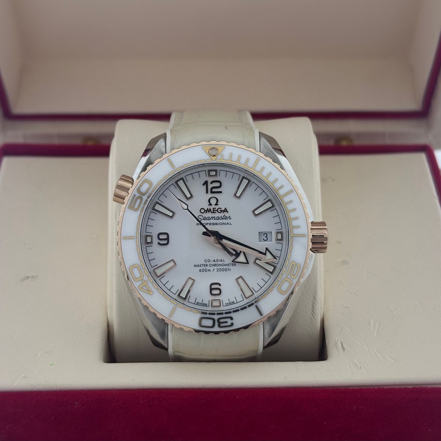 Omega Seamaster Planet Ocean 215.23.40.20.04.001 (2017) - White dial 40 mm Steel case (1/8)