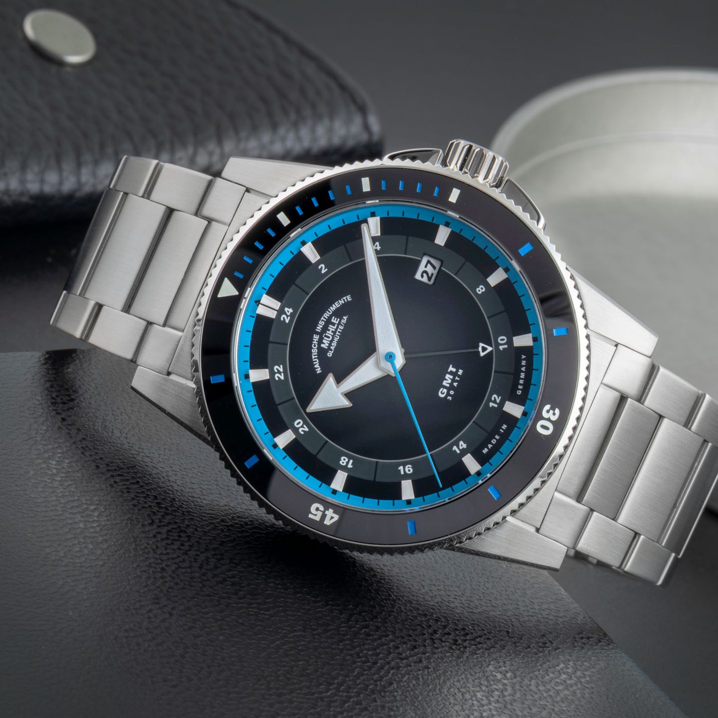 Mühle Glashütte Unknown M1-52-13-MB (Unknown (random serial)) - Black dial 42 mm Steel case (2/8)