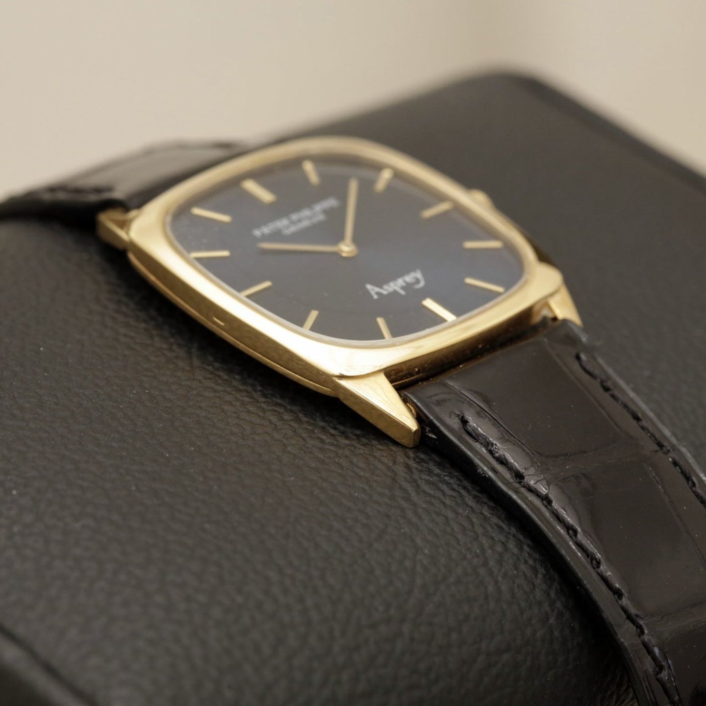 Patek Philippe Golden Ellipse 3566 (1973) - Blue dial 28 mm Yellow Gold case (3/7)