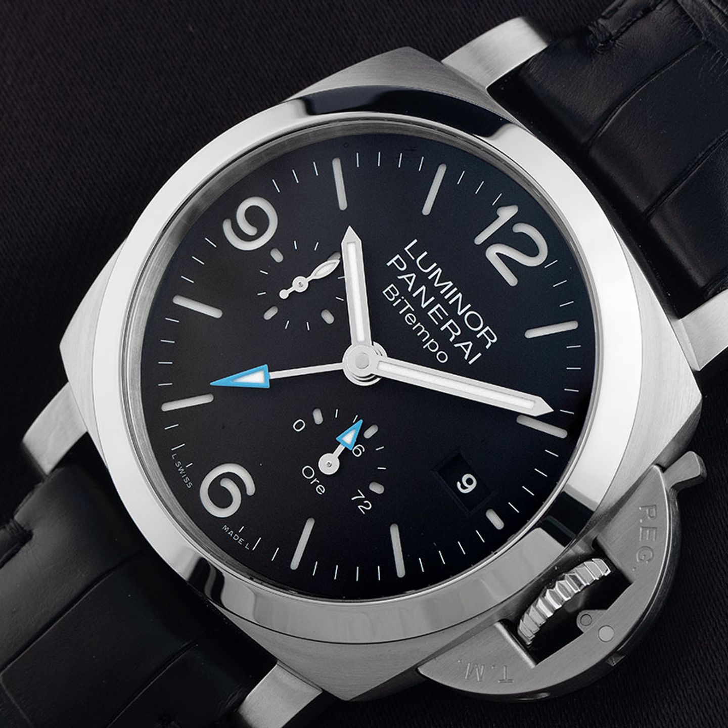 Panerai Luminor 1950 PAM01360 (2026) - Black dial 44 mm Steel case (3/8)