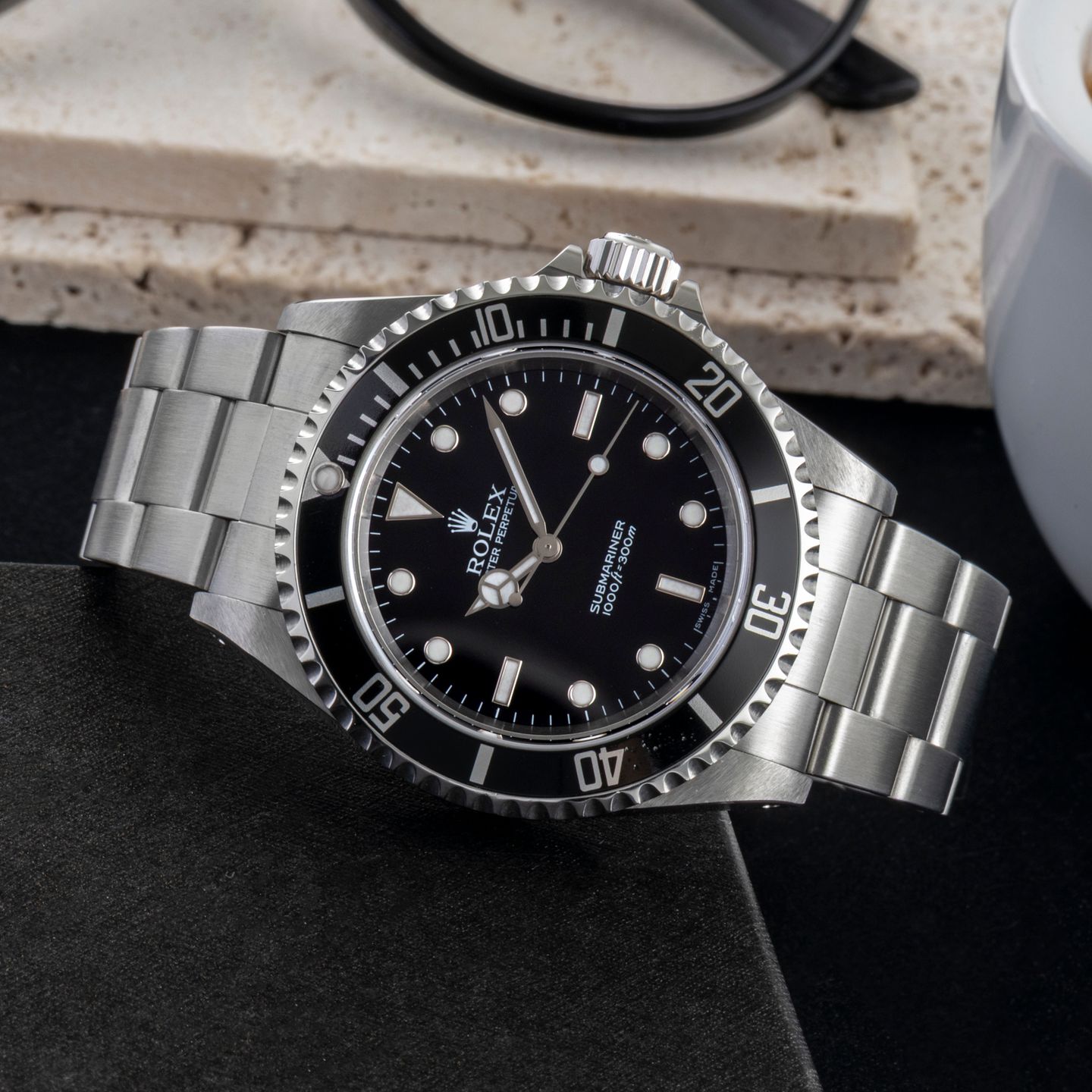 Rolex Submariner No Date 14060M (Unknown (random serial)) - Black dial 40 mm Steel case (2/8)