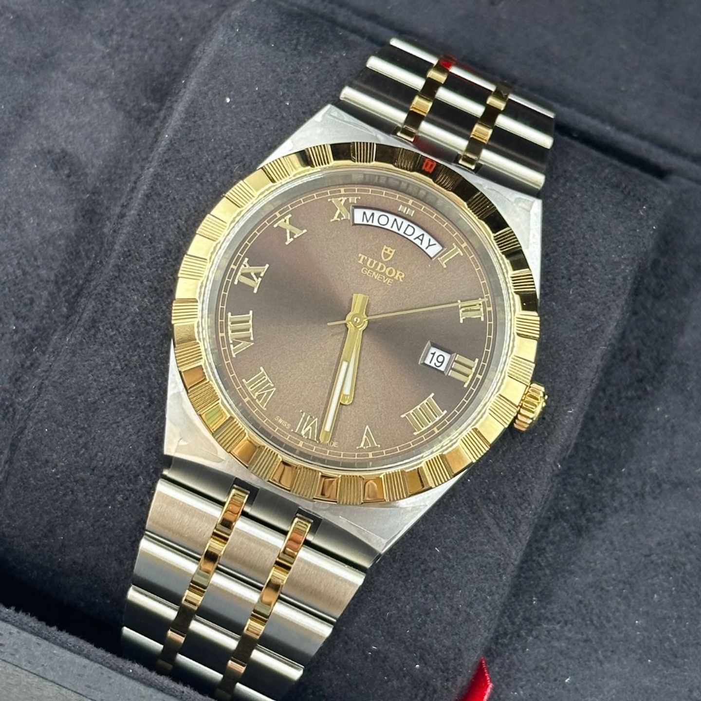 Tudor Royal 28603-0007 (2023) - Bruin wijzerplaat 41mm Staal (8/8)