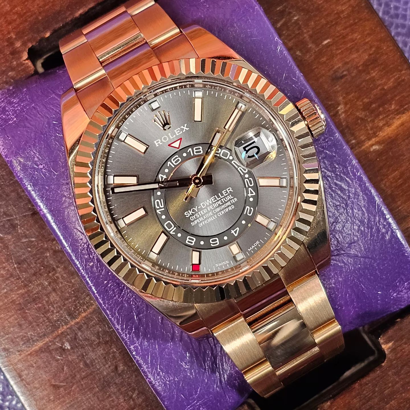 Rolex Sky-Dweller 326935 (2021) - Grey dial 42 mm Rose Gold case (4/4)