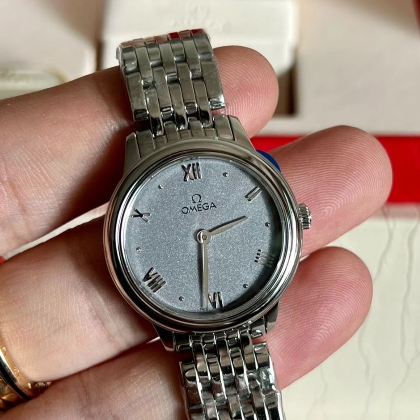 Omega De Ville 434.10.28.60.03.001 (2024) - Paars wijzerplaat 27mm Staal (3/3)