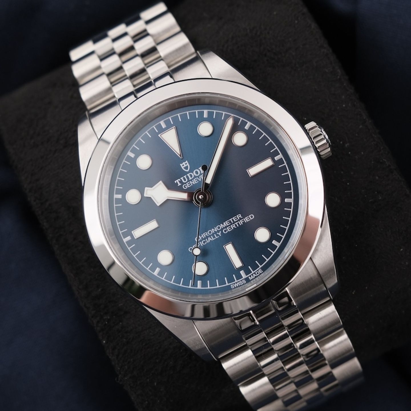 Tudor Black Bay 79660 (2026) - Blue dial 39 mm Steel case (2/8)