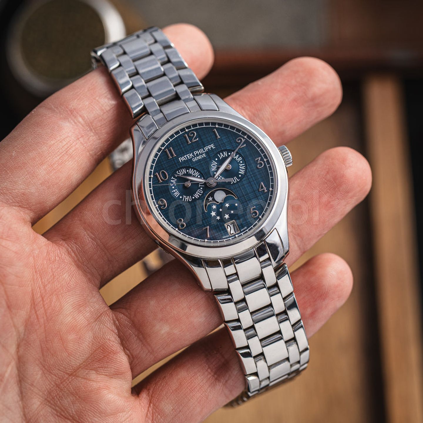 Patek Philippe Annual Calendar 4947/1A-001 (Unknown (random serial)) - Blue dial 38 mm Steel case (6/8)