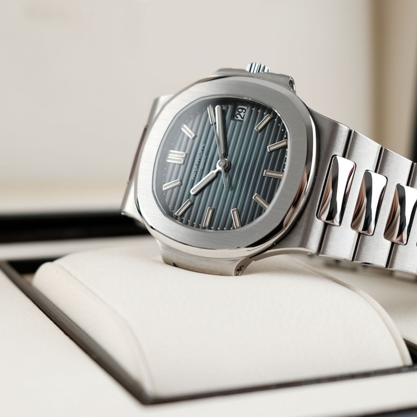 Patek Philippe Nautilus 5800/1A-001 (2007) - Blue dial 38 mm Steel case (4/8)