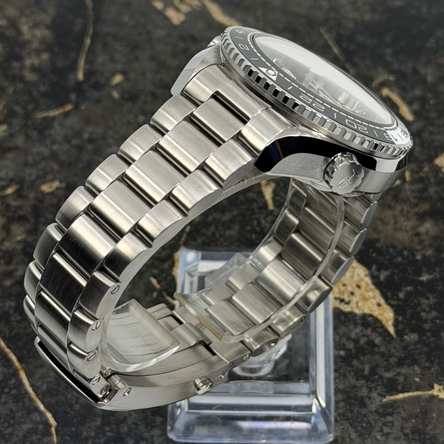 Omega Seamaster Planet Ocean 215.30.44.22.01.001 - (8/8)