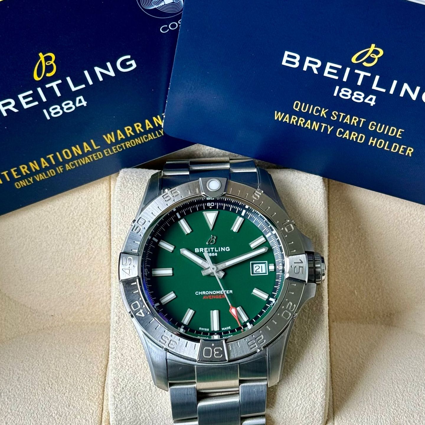 Breitling Avenger A17328101L1A1 (2024) - Groen wijzerplaat 42mm Staal (2/7)