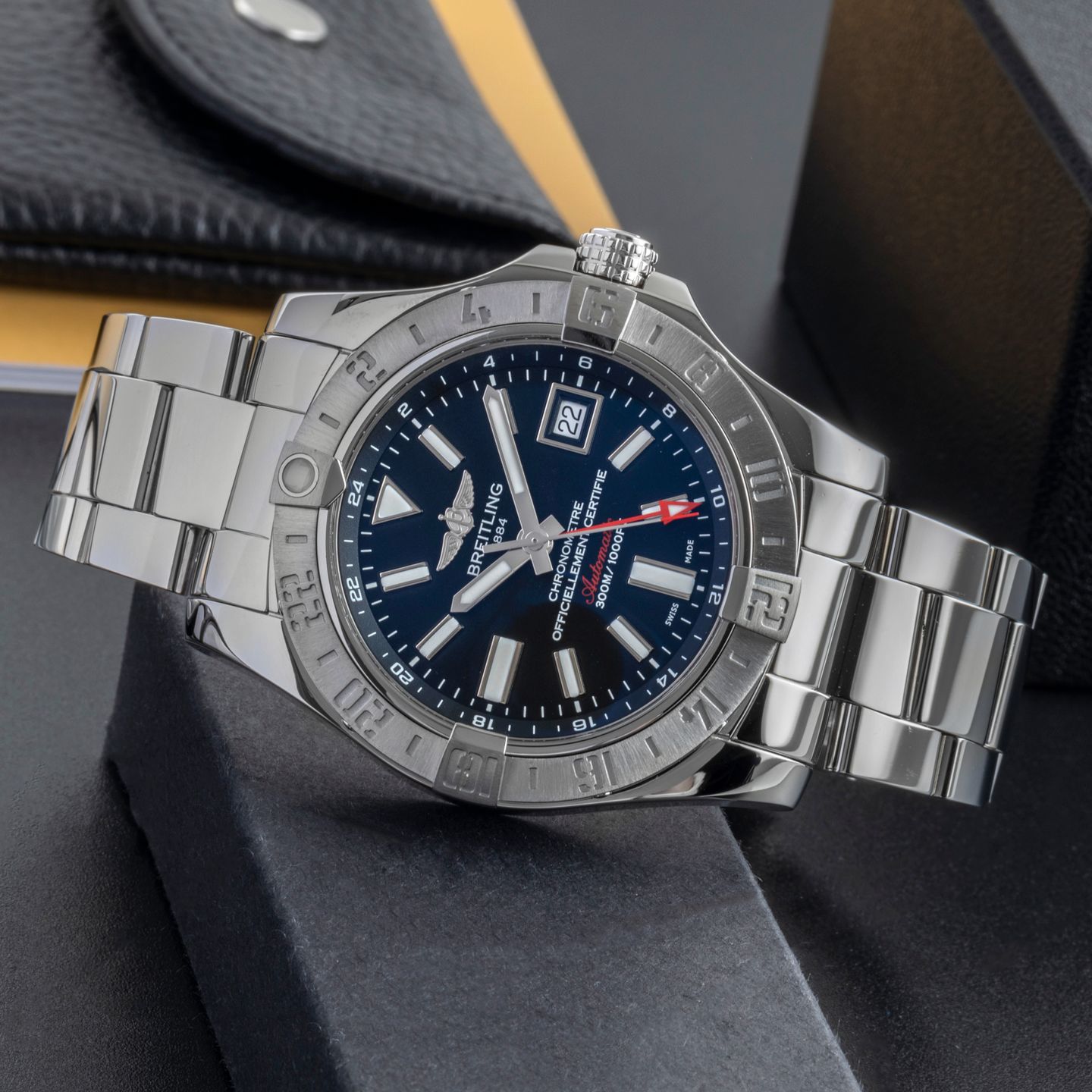 Breitling Avenger II GMT A32390111B1A1 - (2/8)