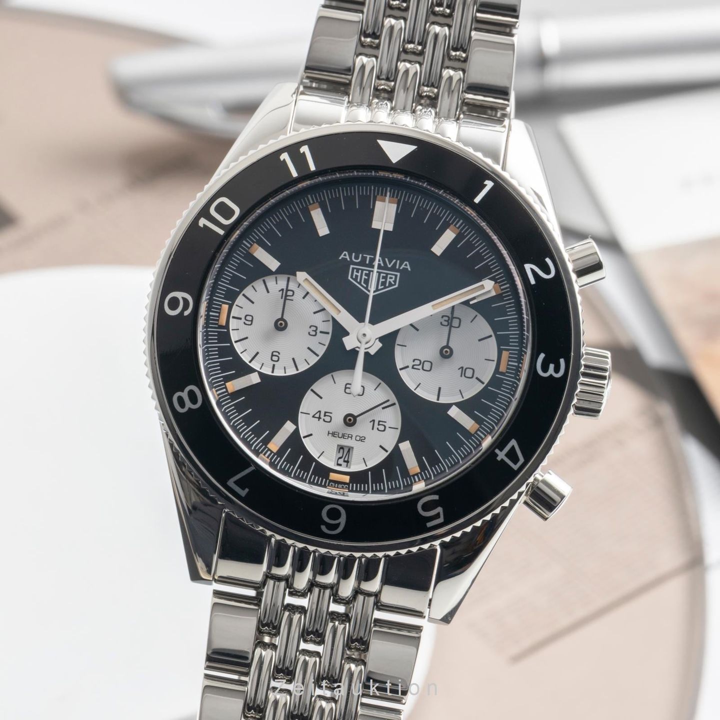 TAG Heuer Autavia CBE2110.BA0687 - (1/8)