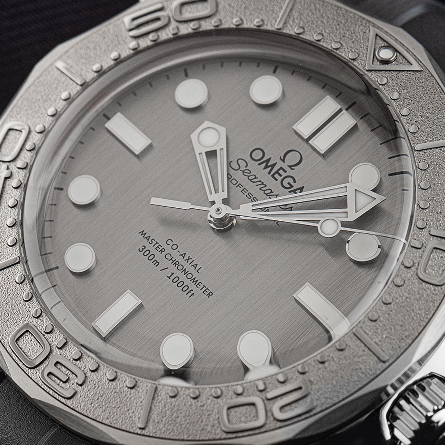 Omega Seamaster Diver 300 M 210.32.42.20.06.002 (2025) - Grey dial 42 mm Steel case (3/7)