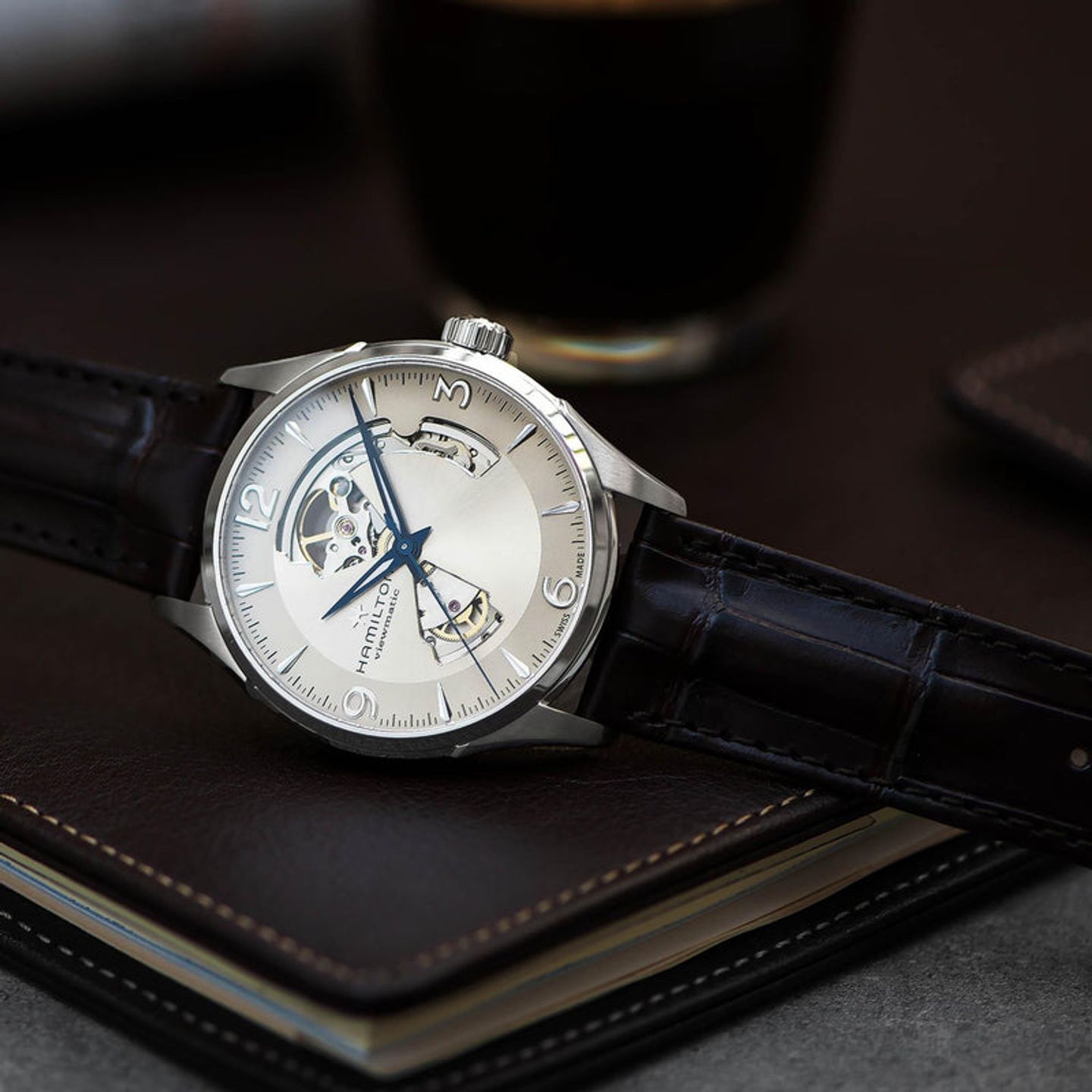 Hamilton Jazzmaster Open Heart H32705521 (2026) - Zilver wijzerplaat 42mm Staal (3/5)
