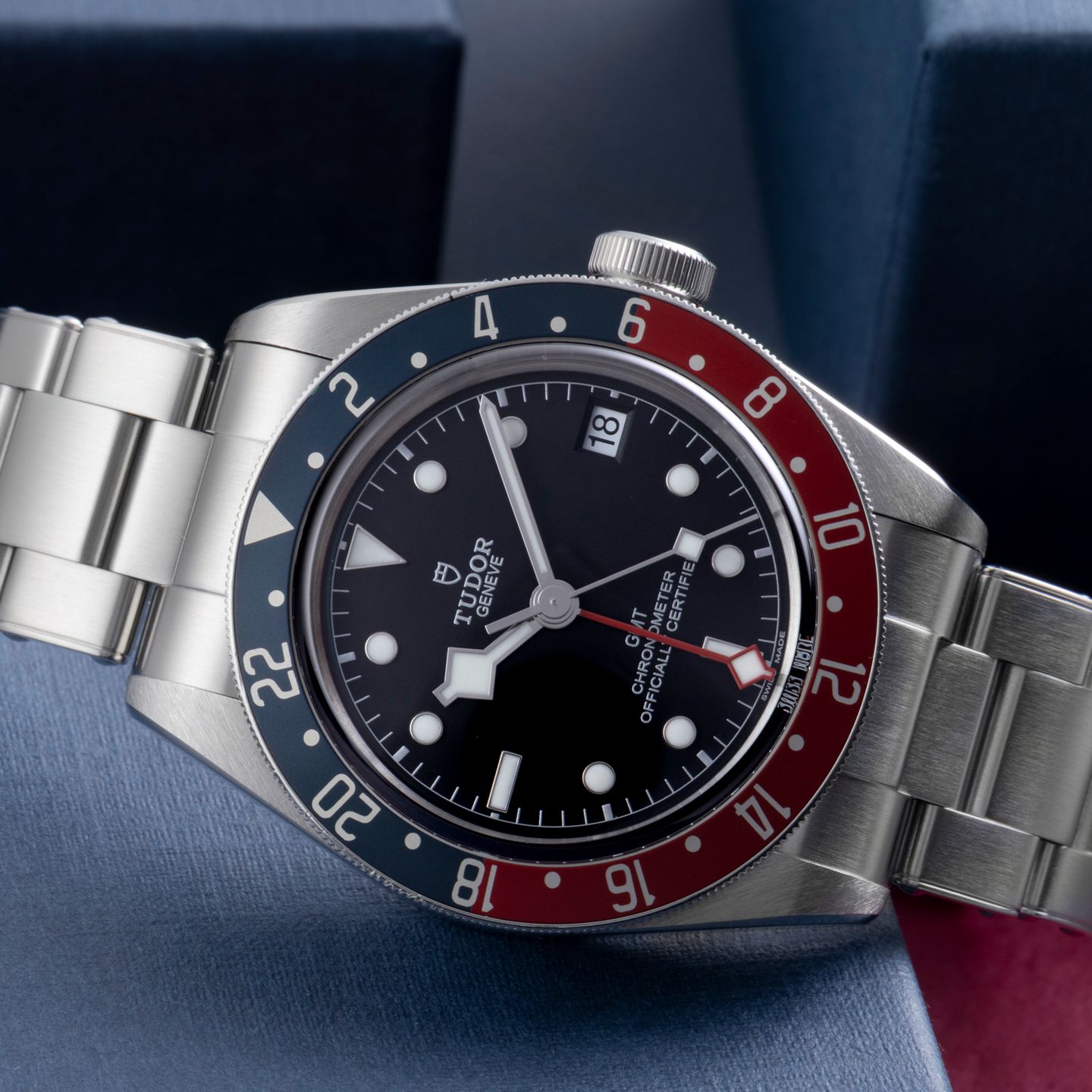 Tudor Black Bay GMT 79830RB (Unknown (random serial)) - Black dial 41 mm Steel case (2/8)