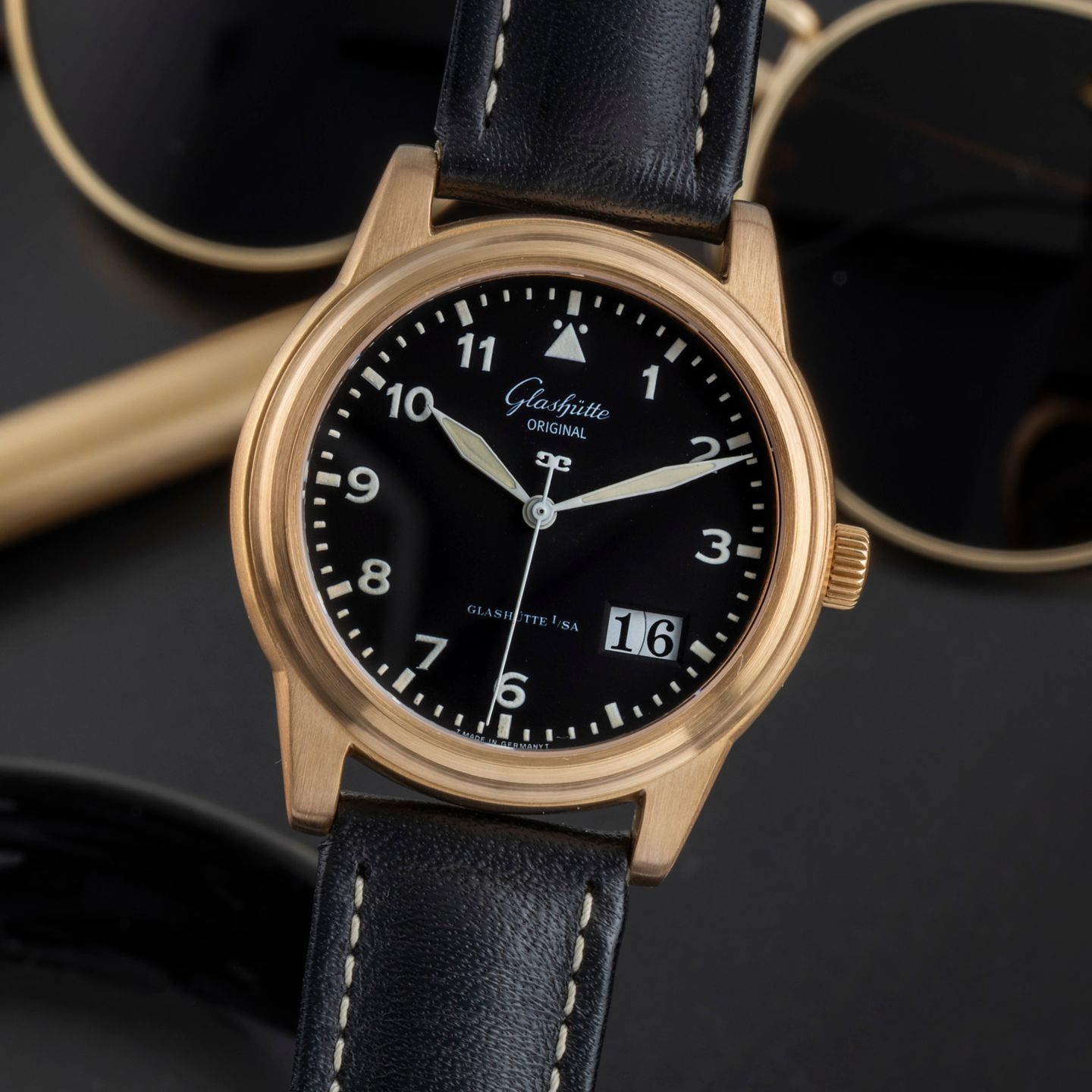 Glashütte Original Navigator 39-42-07-11-04 (Unknown (random serial)) - Black dial 39 mm Yellow Gold case (3/8)