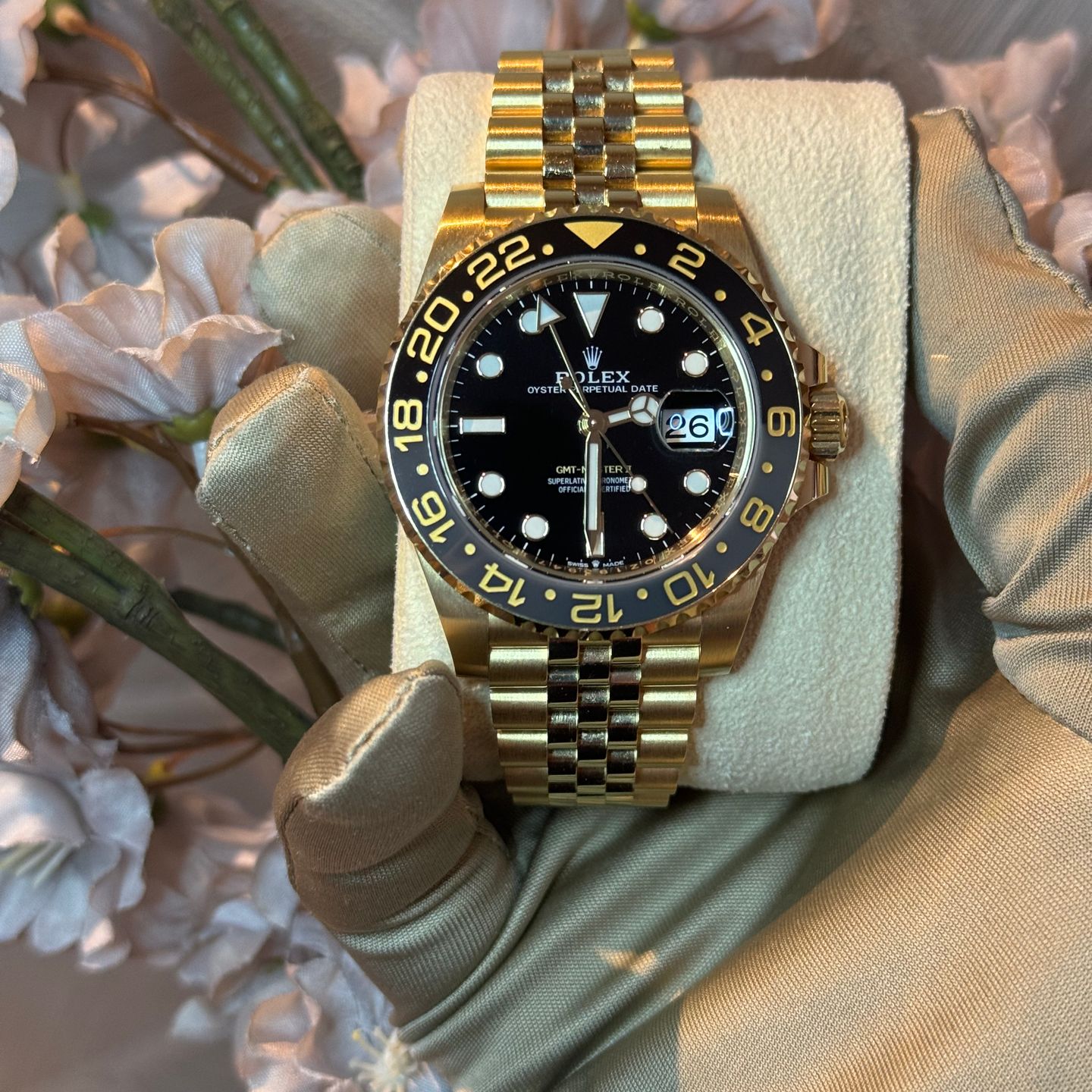 Rolex GMT-Master II 126718GRNR (2024) - Zwart wijzerplaat 40mm Geelgoud (1/1)