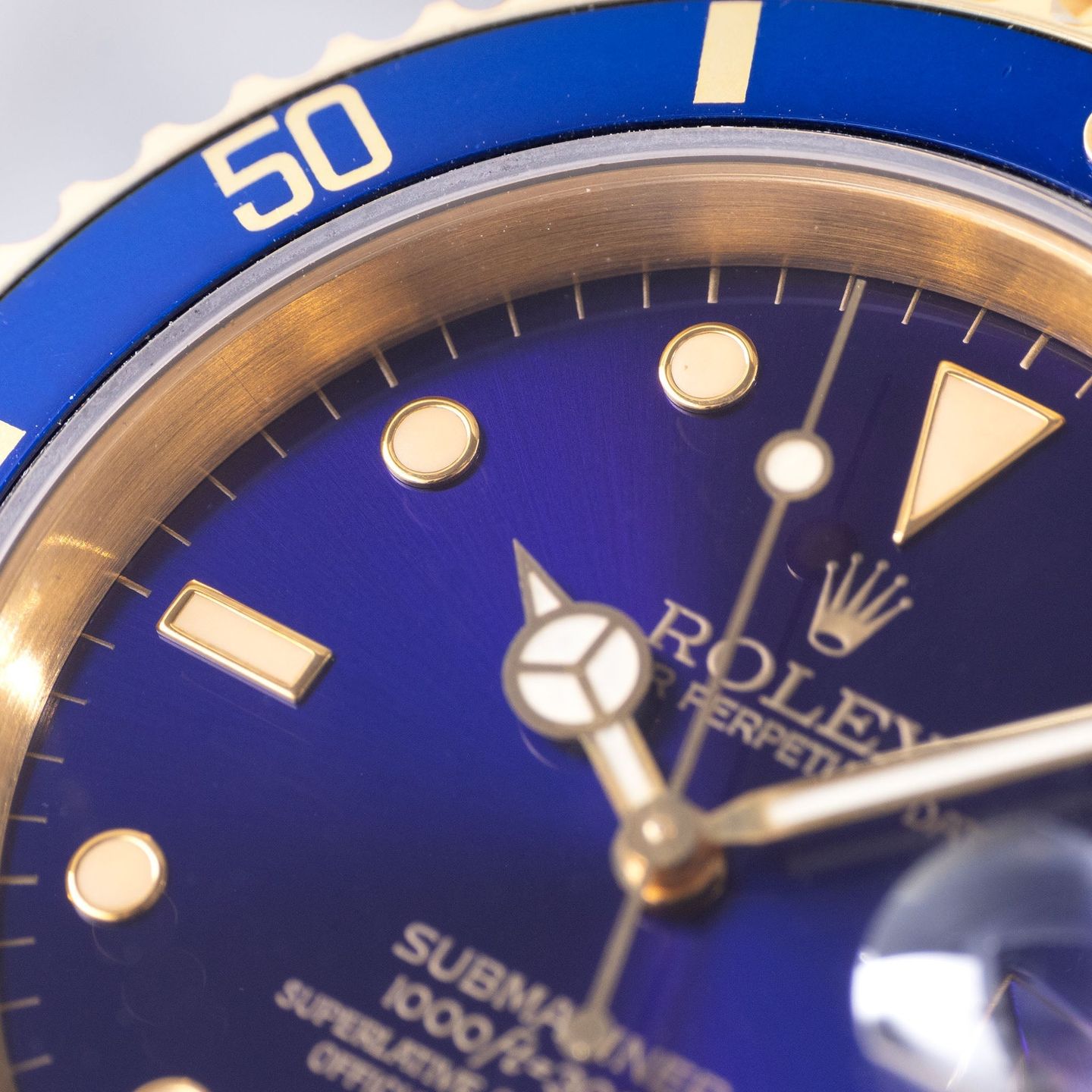 Rolex Submariner Date 16618 (Onbekend (willekeurig serienummer)) - Paars wijzerplaat 40mm Geelgoud (2/8)