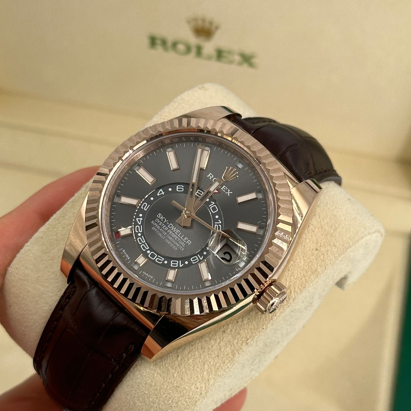 Rolex Sky-Dweller 326135 GREY INDEX (2024) - Grey dial 42 mm Rose Gold case (8/8)