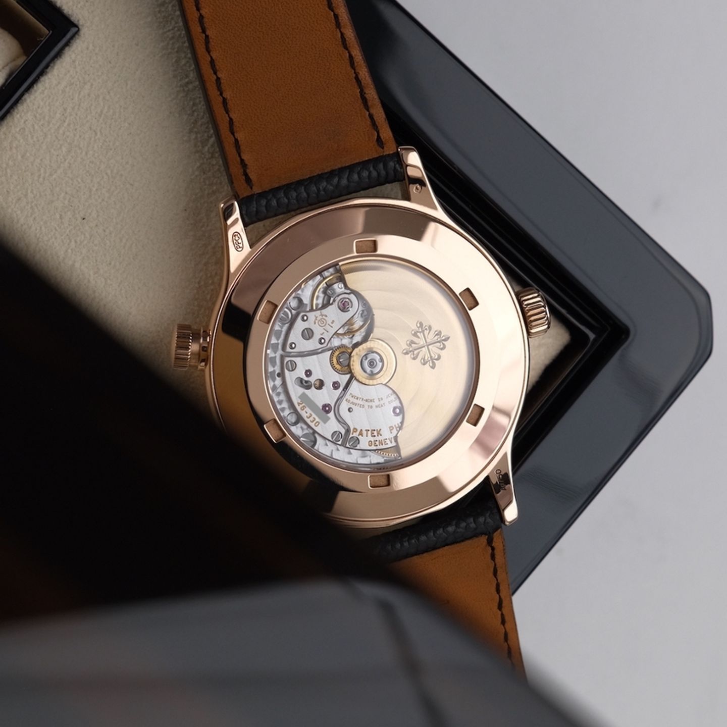 Patek Philippe Calatrava 5524R-001 - (8/8)