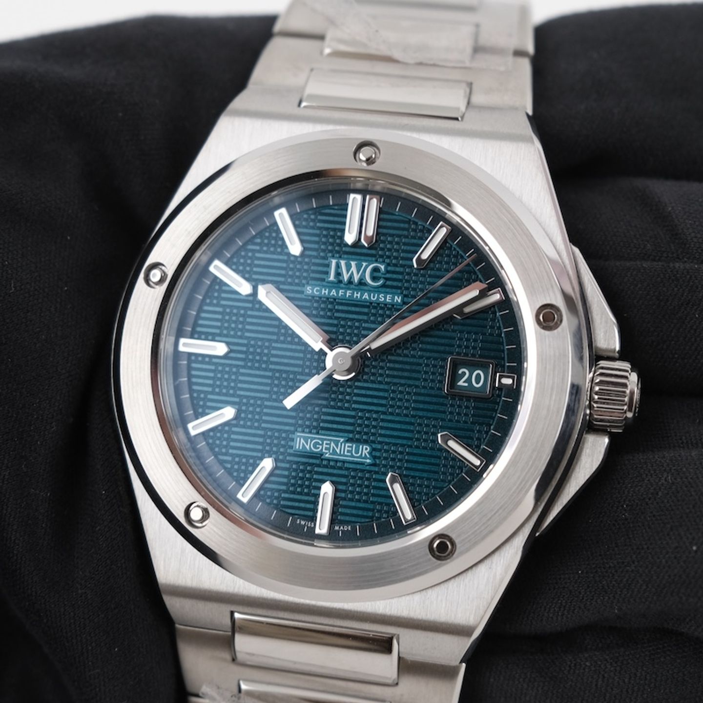 IWC Ingenieur Automatic IW328903 (2023) - Blue dial 40 mm Steel case (1/8)