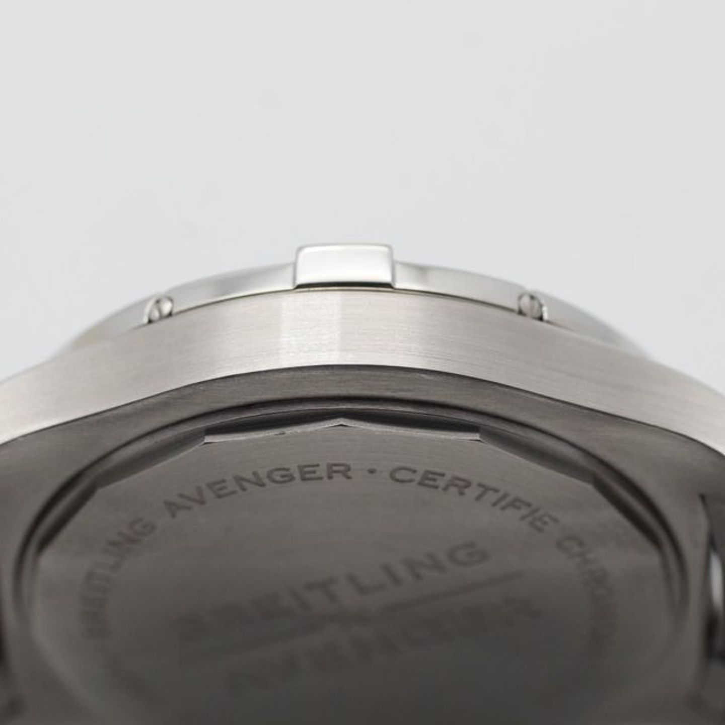 Breitling Avenger A17318 (2019) - Black dial 43 mm Steel case (3/8)