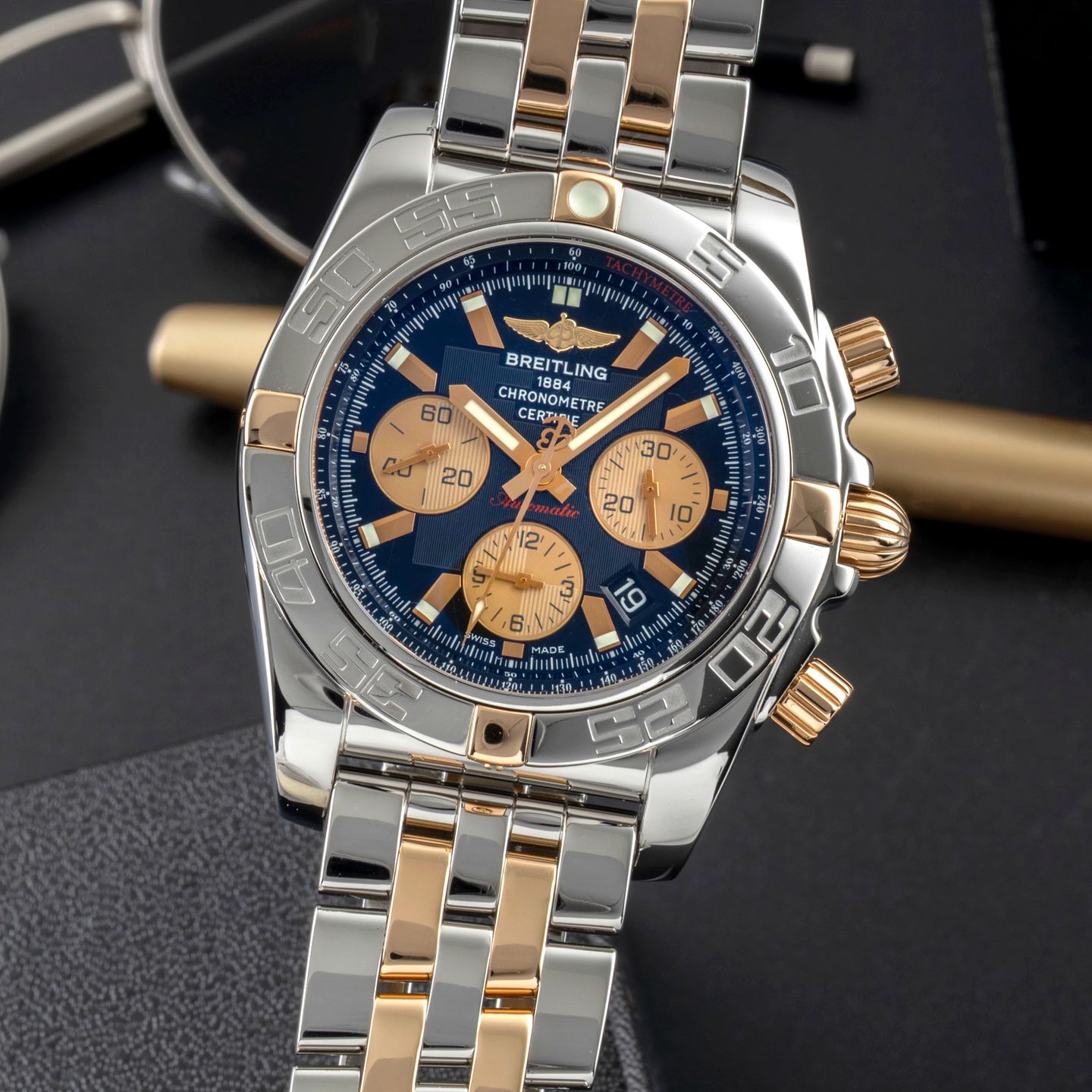 Breitling Chronomat 44 IB0110 (2020) - Zwart wijzerplaat 44mm Goud/Staal (3/8)