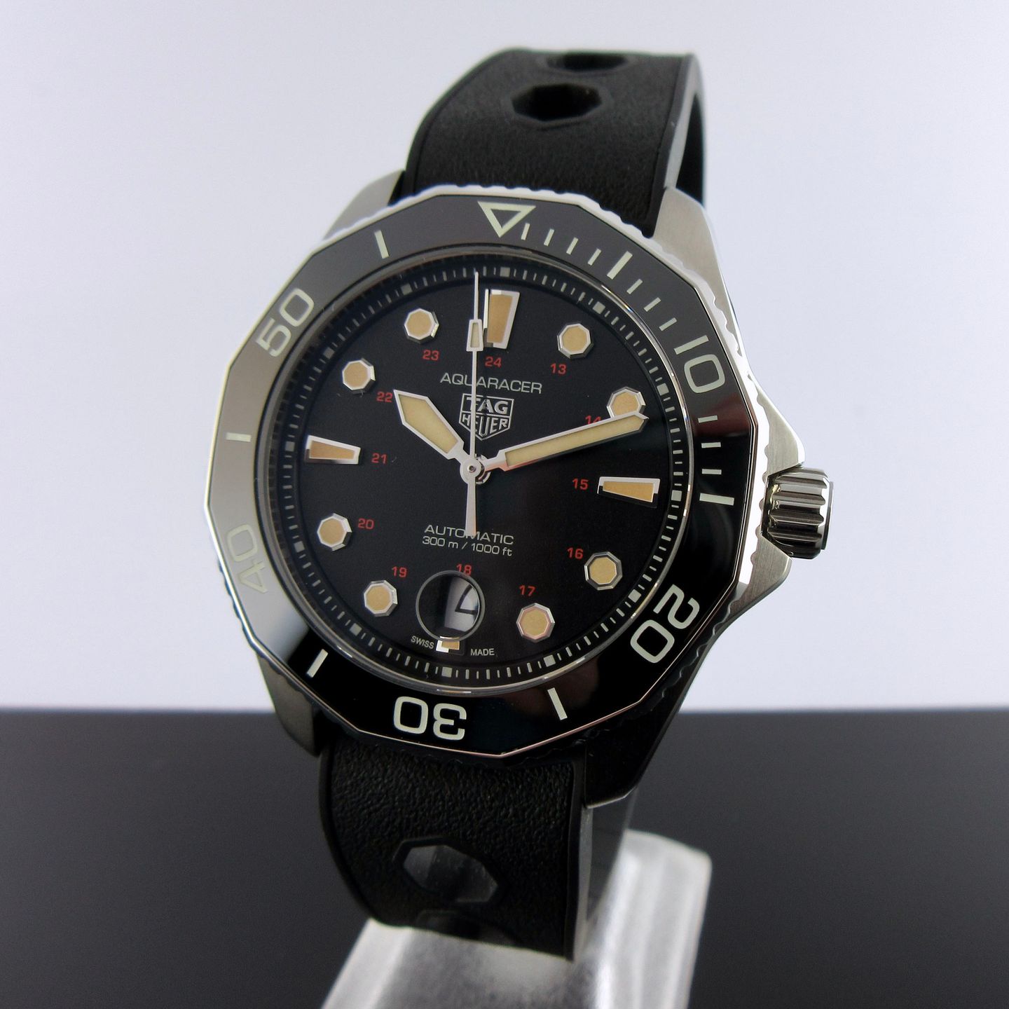 TAG Heuer Aquaracer 300M WBP208C:FT6201 (2024) - Zwart wijzerplaat 43mm Staal (2/8)