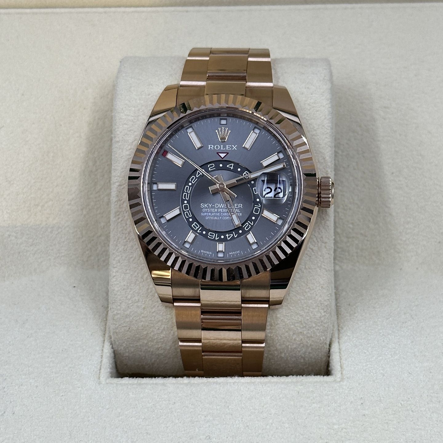 Rolex Sky-Dweller 326935 (Unknown (random serial)) - Grey dial 42 mm Rose Gold case (4/8)