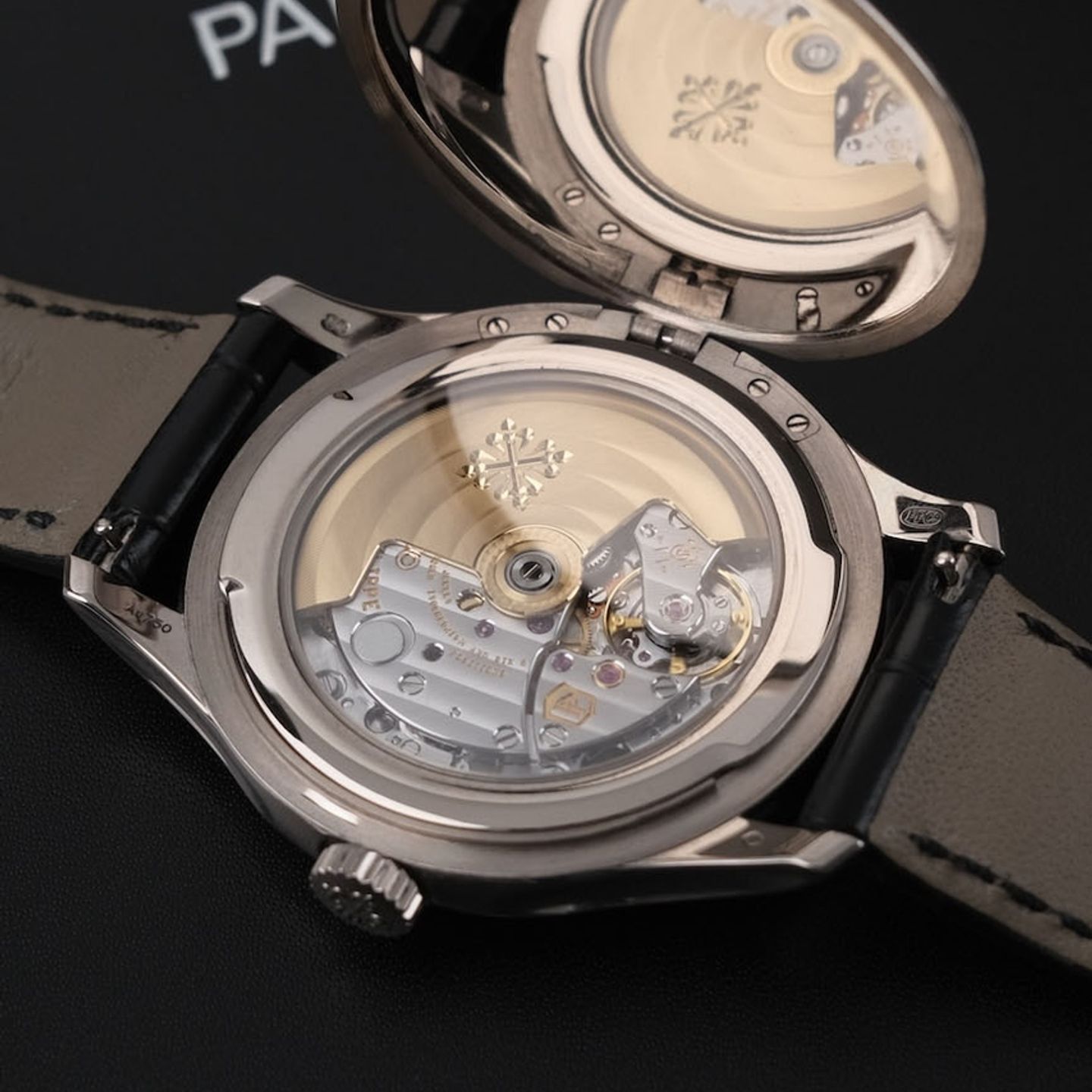 Patek Philippe Calatrava 5227G-010 - (6/8)