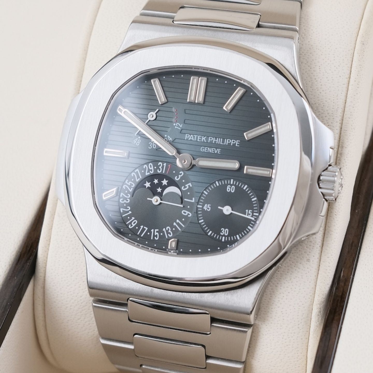 Patek Philippe Nautilus 5712/1A-001 (2011) - Blue dial 40 mm Steel case (4/8)