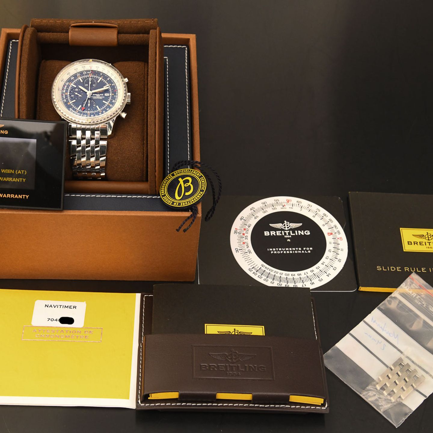 Breitling Navitimer World A2432212 - (2/8)