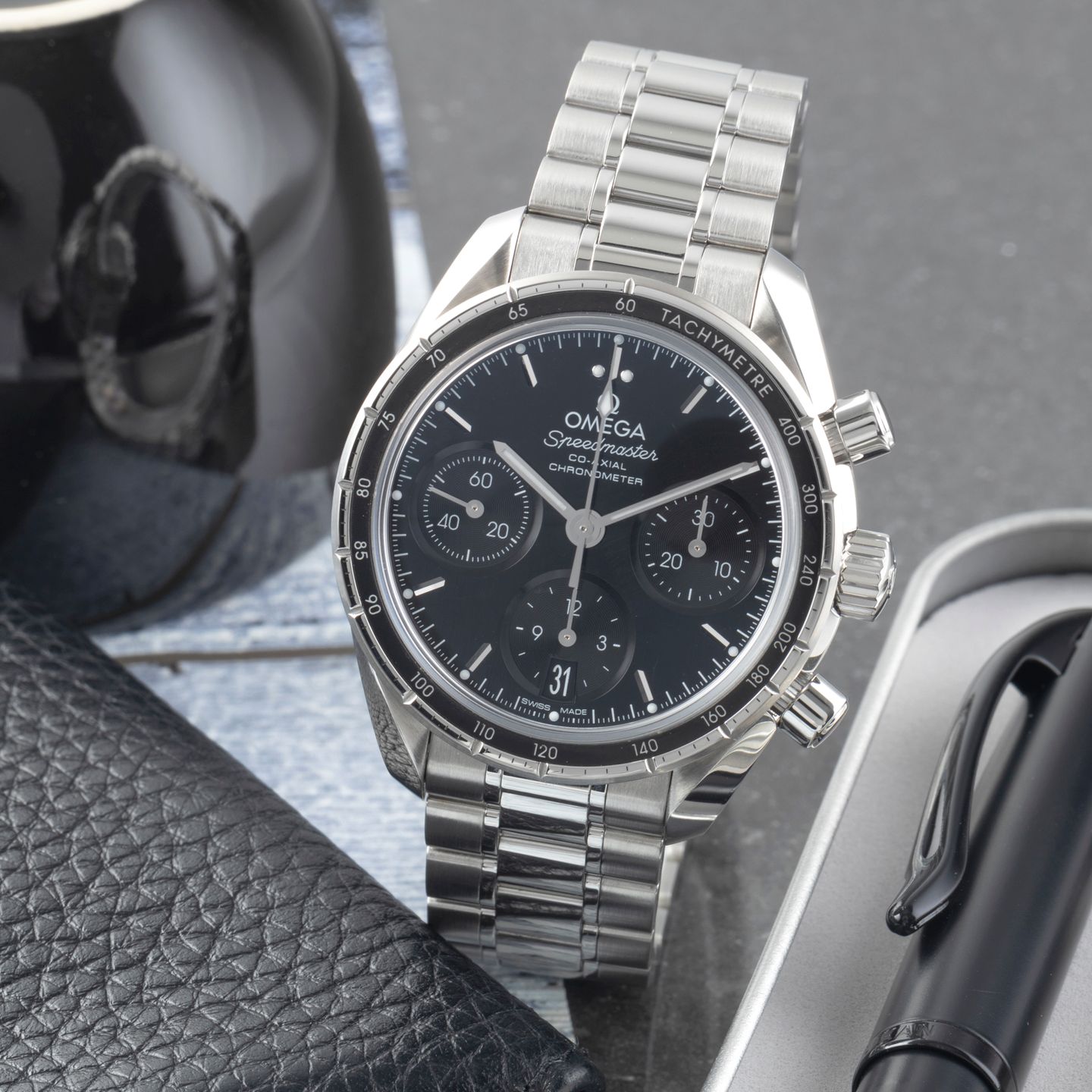 Omega Speedmaster 324.30.38.50.01.001 (2023) - Black dial 38 mm Steel case (1/8)