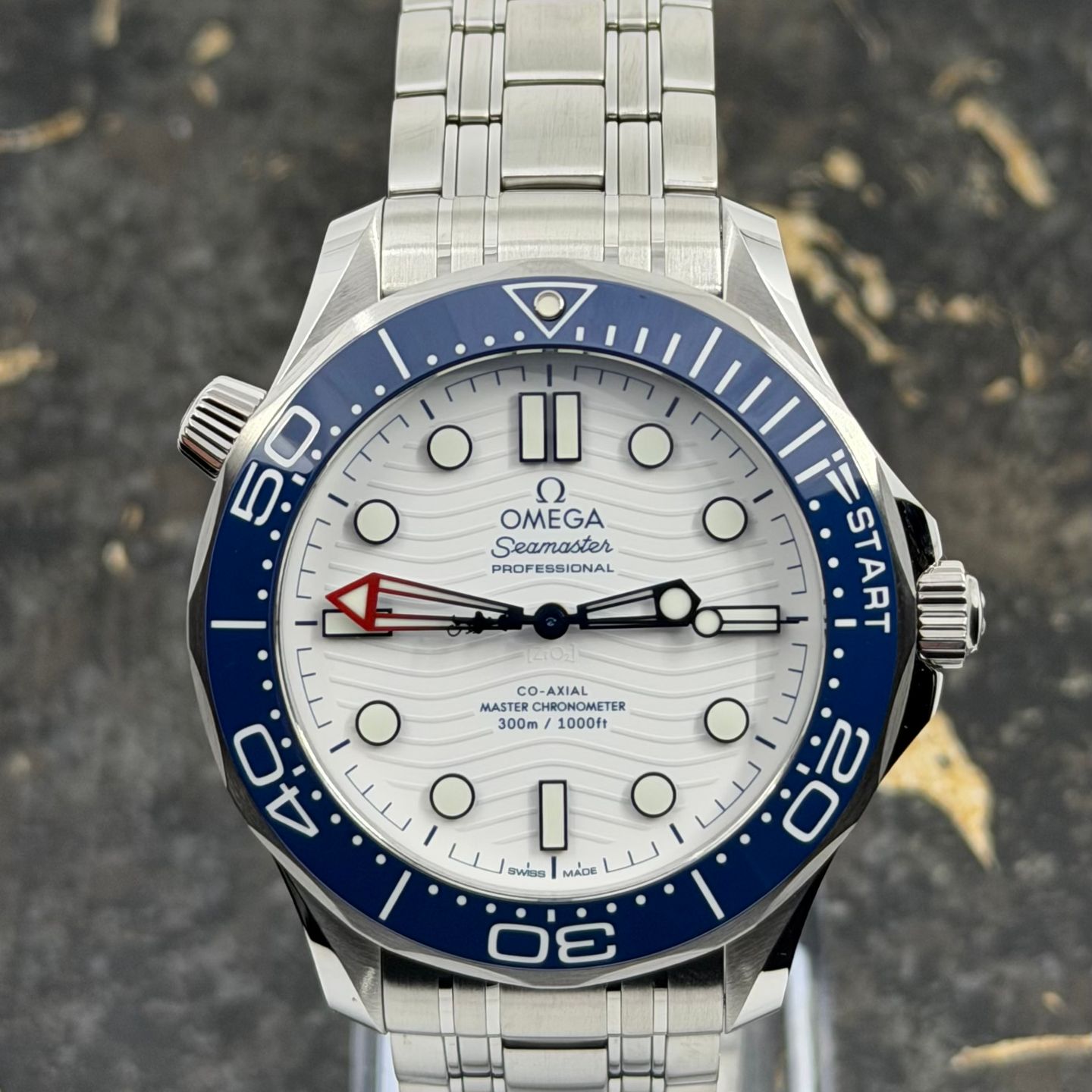Omega Seamaster Diver 300 M 210.30.42.20.04.002 - (2/8)