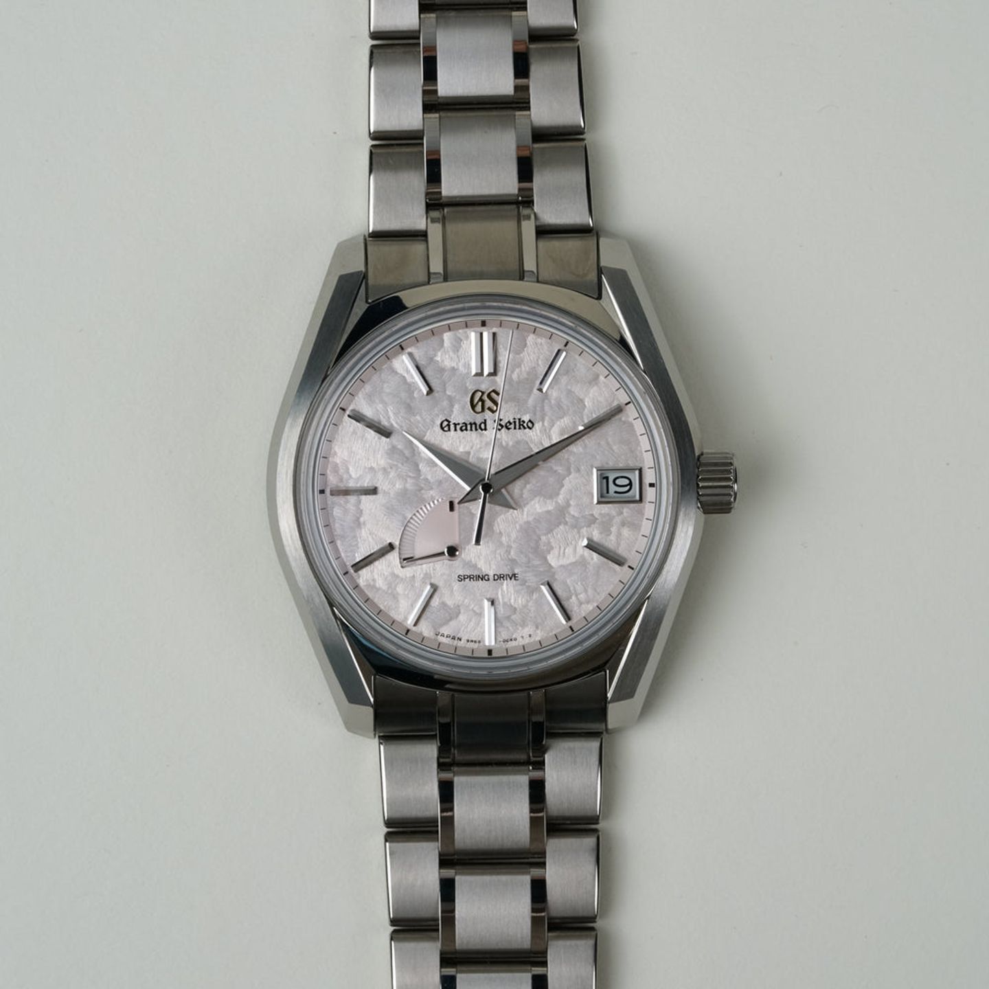 Grand Seiko Heritage Collection SBGA443 (2025) - Pink dial 41 mm Titanium case (3/8)