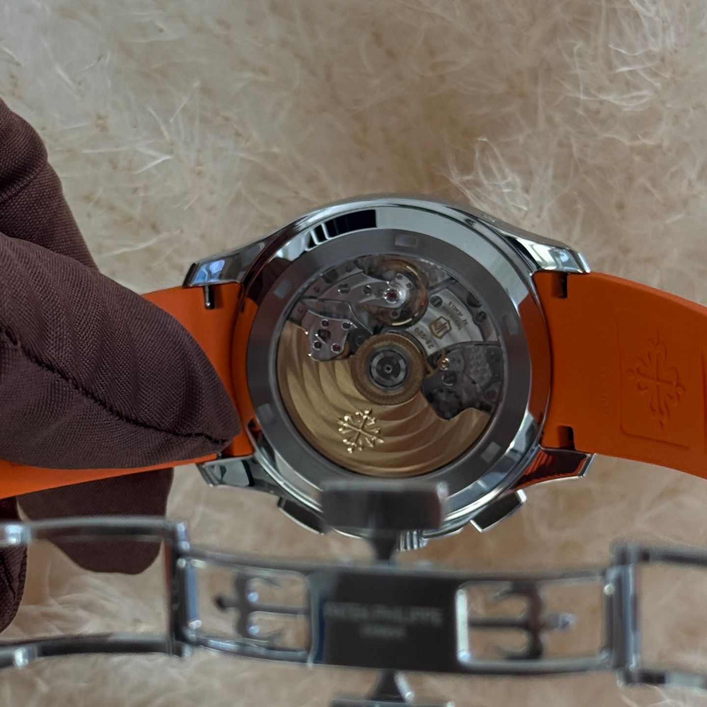 Patek Philippe Aquanaut 5968A-001 (2025) - Black dial 42 mm Steel case (6/6)