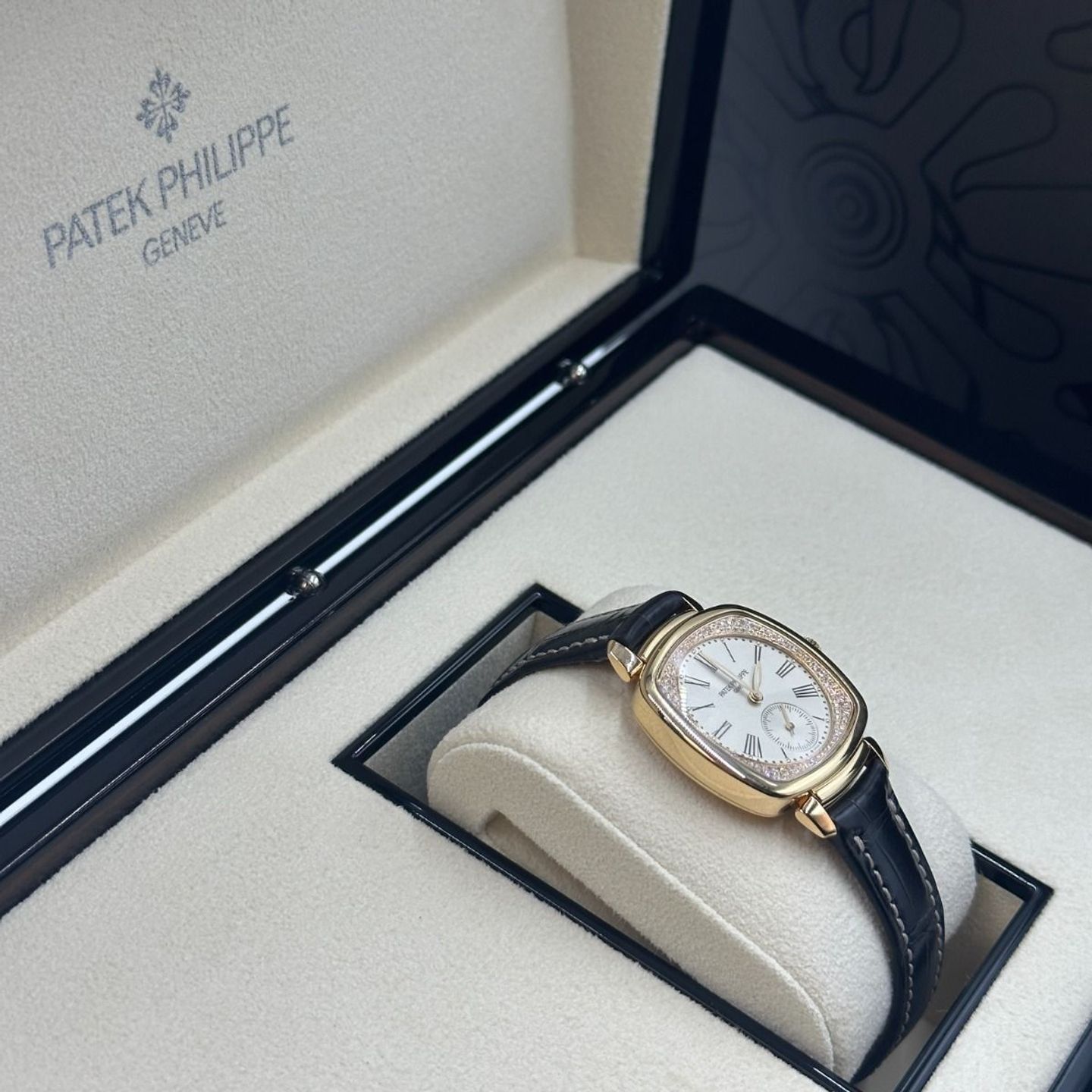 Patek Philippe Gondolo 7041R-001 (2024) - Zilver wijzerplaat 33mm Roségoud (3/8)