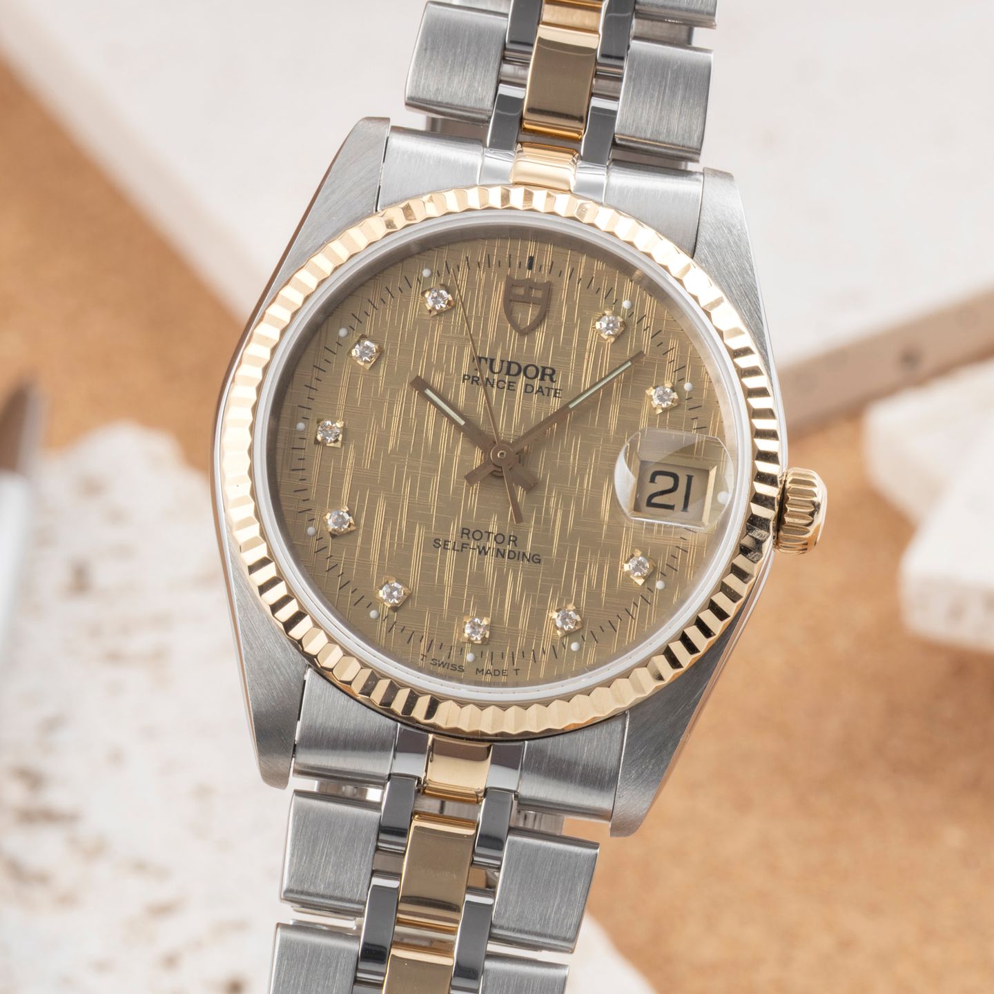 Tudor Prince Date 74033 - (3/8)