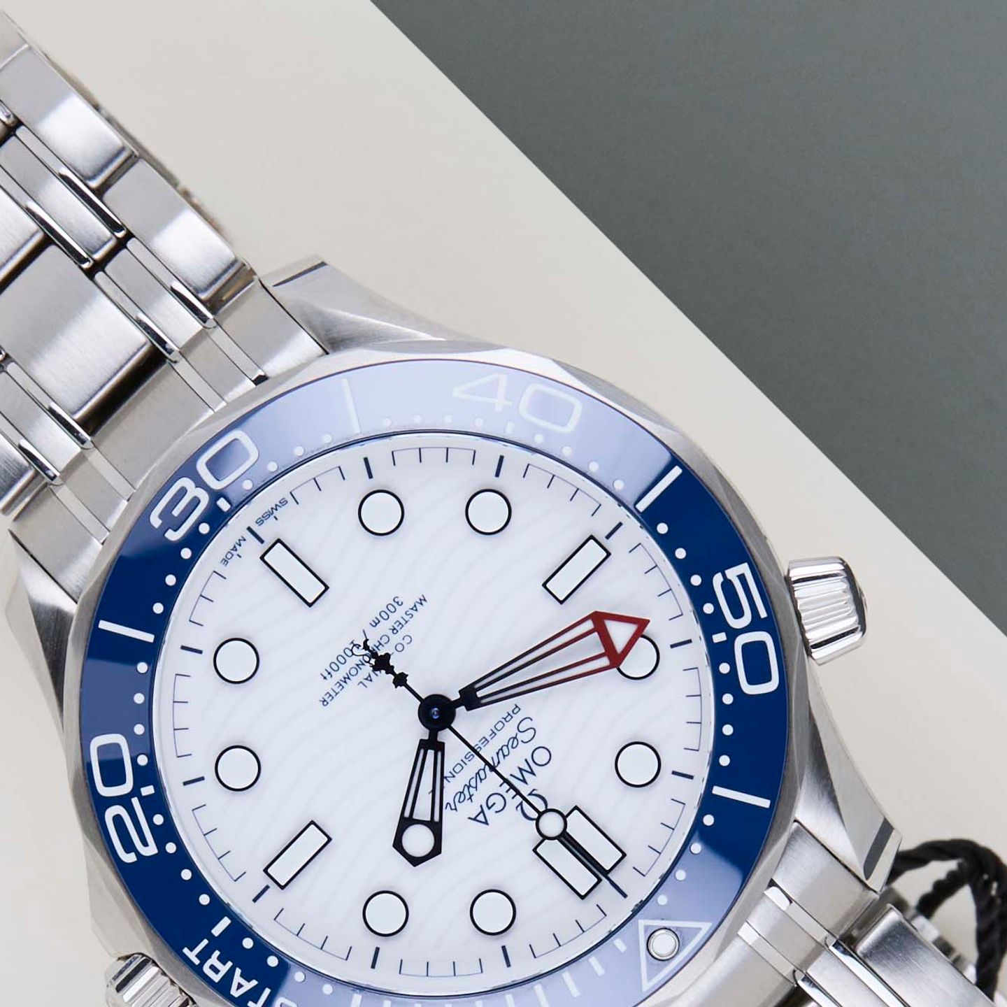 Omega Seamaster Diver 300 M 210.30.42.20.04.002 (2025) - Wit wijzerplaat 42mm Staal (4/8)