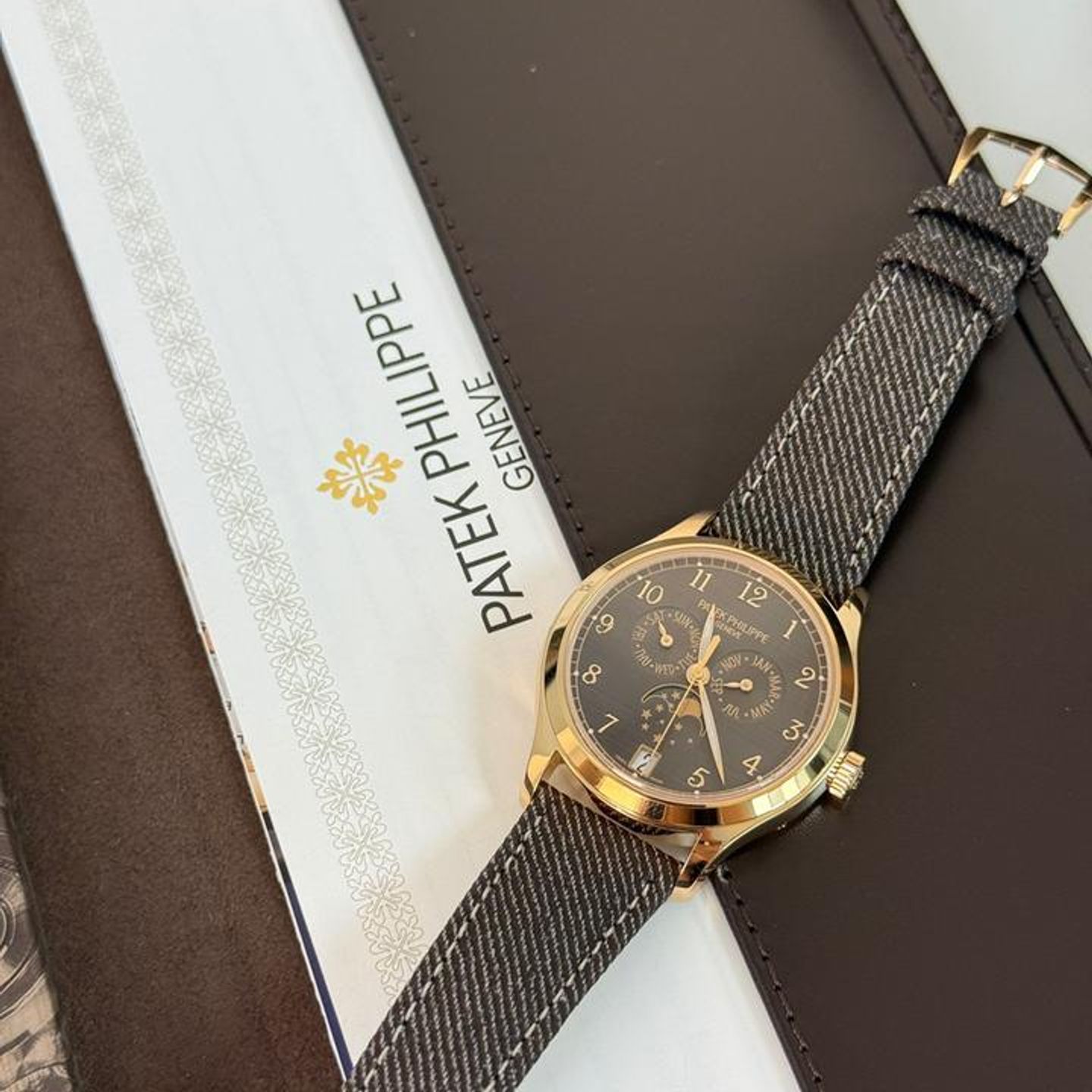 Patek Philippe Complications 4946R-001 (2026) - 38mm Roségoud (6/9)
