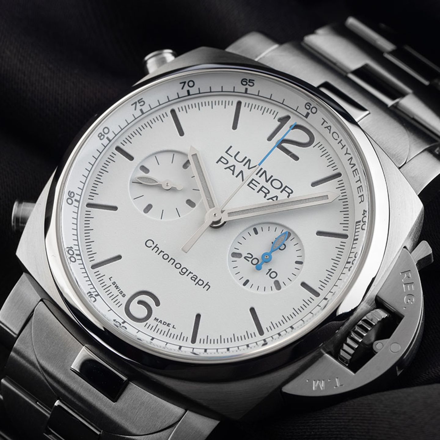 Panerai Luminor Chrono PAM01548 (2025) - White dial 44 mm Steel case (3/7)