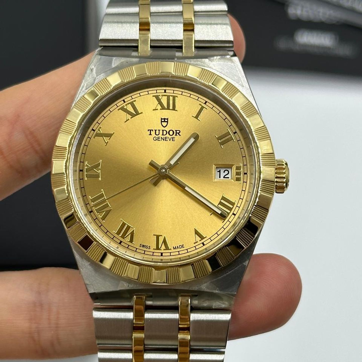 Tudor Royal 28503 (2026) - Champagne dial 38 mm Gold/Steel case (1/10)