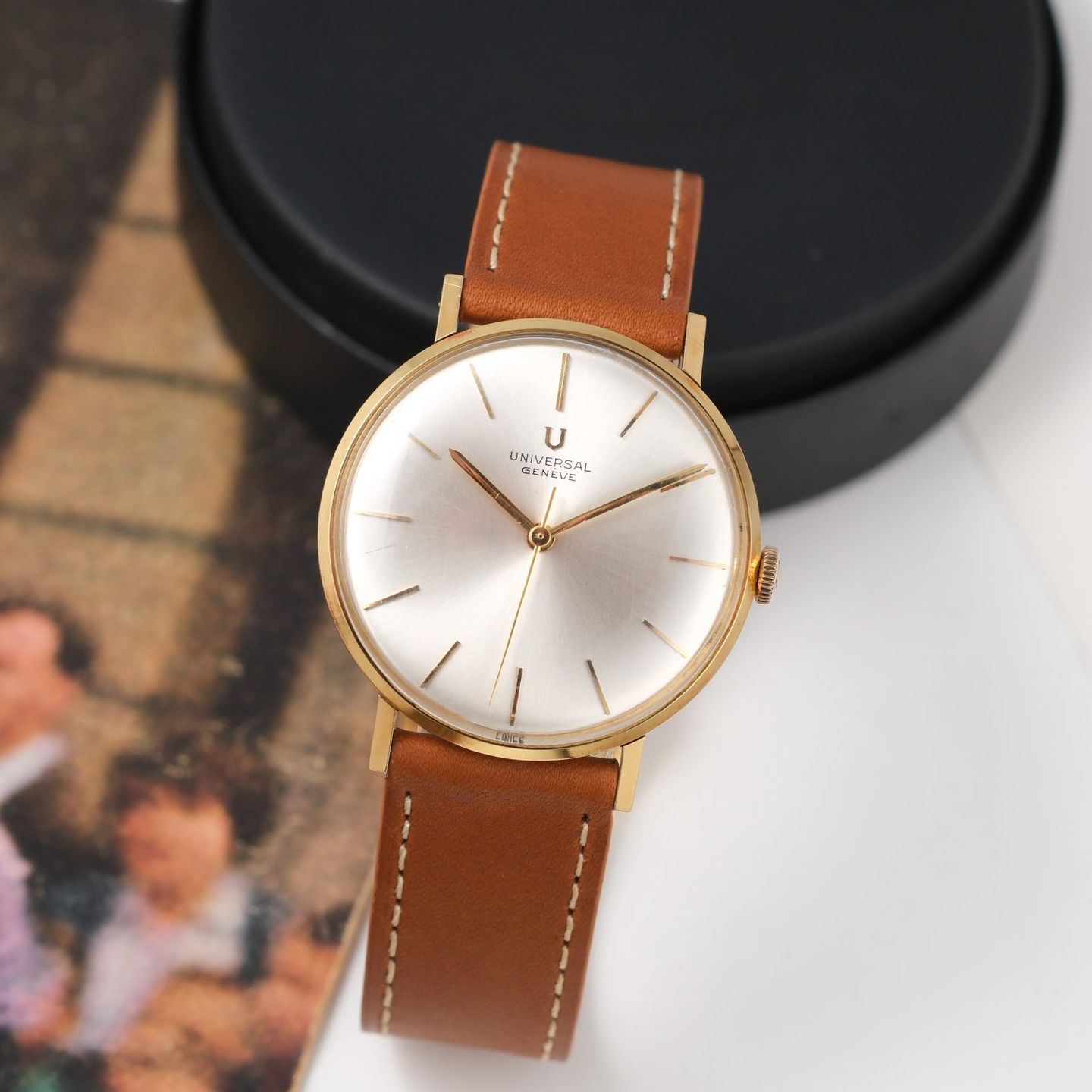 Universal Genève Vintage Unknown (1962) - Silver dial 33 mm Yellow Gold case (6/8)