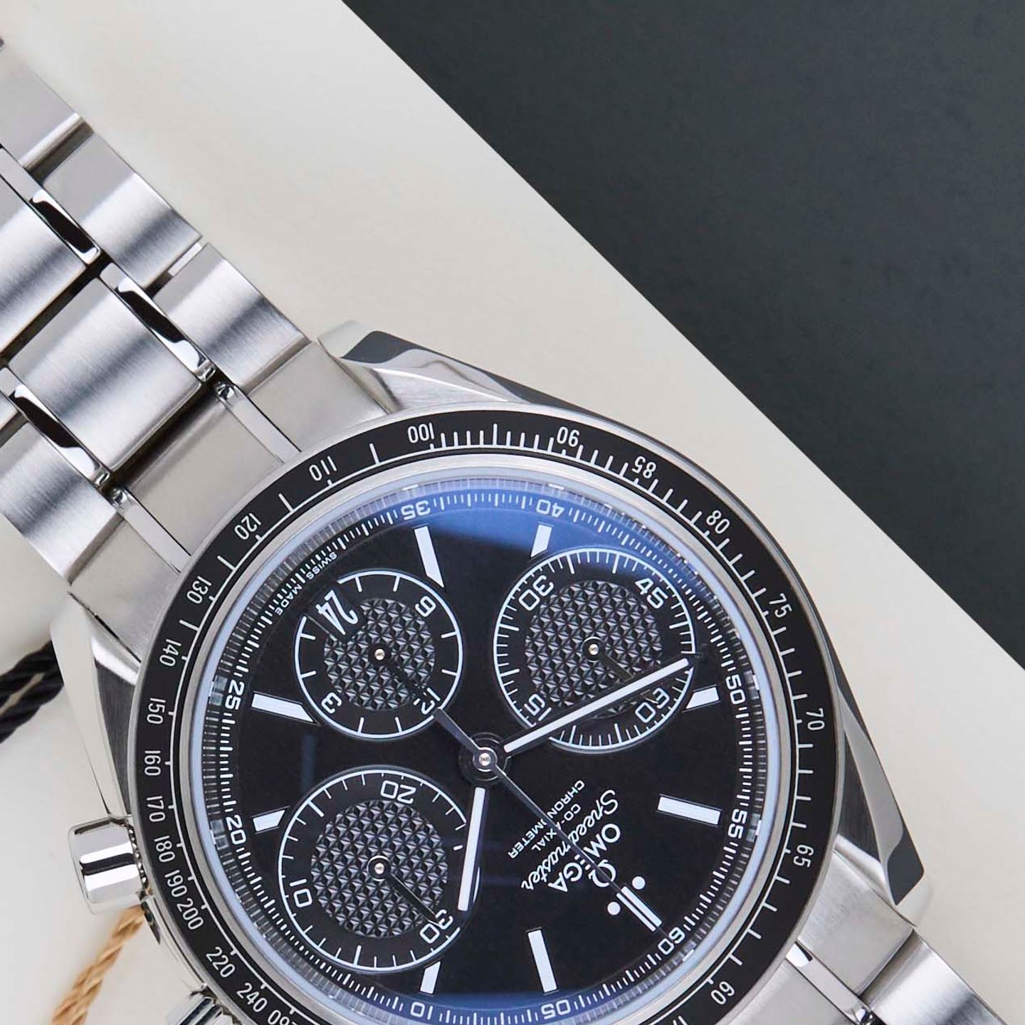 Omega Speedmaster Racing 326.30.40.50.01.001 (2025) - Zwart wijzerplaat 40mm Staal (4/8)