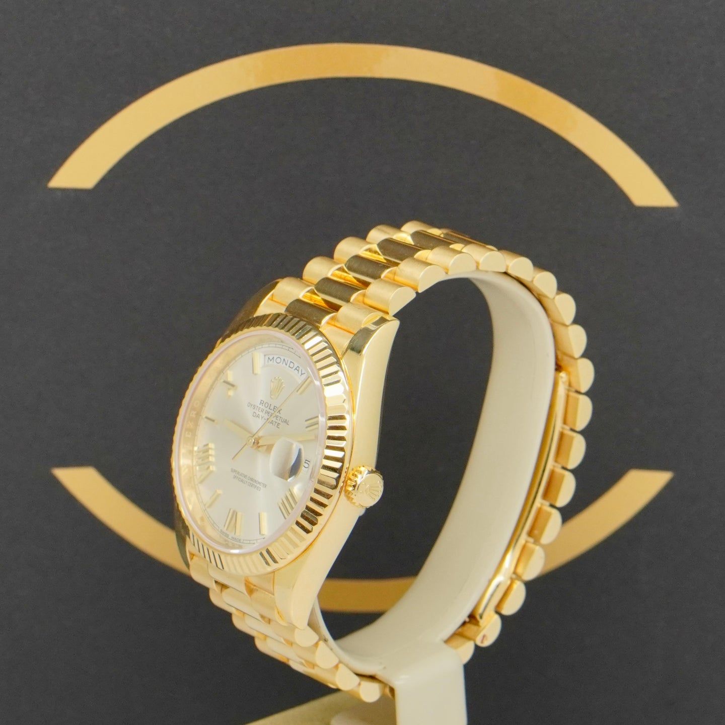 Rolex Day-Date 40 228238 (2019) - Silver dial 40 mm Yellow Gold case (2/7)