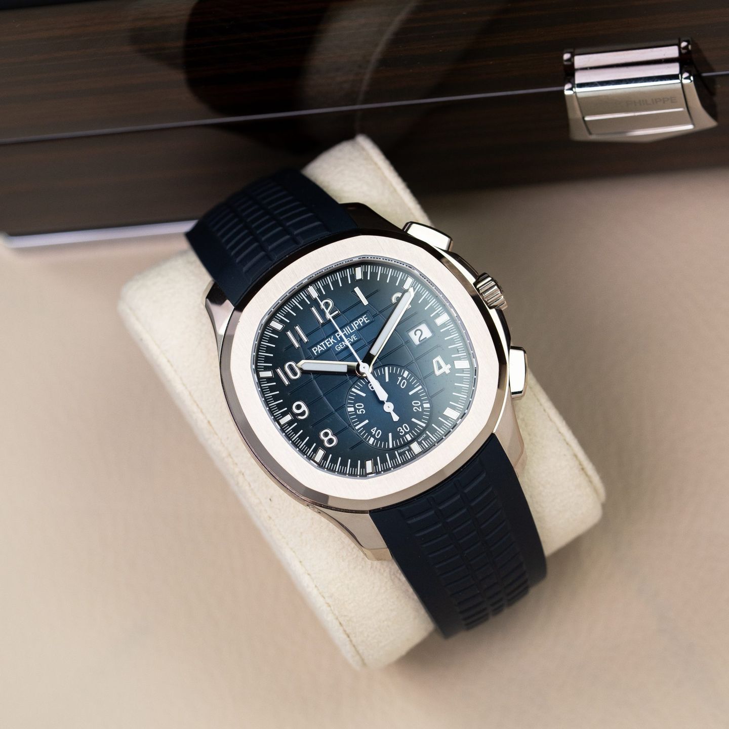 Patek Philippe Aquanaut 5968A-001 (2023) - Zwart wijzerplaat 42mm Staal (2/6)