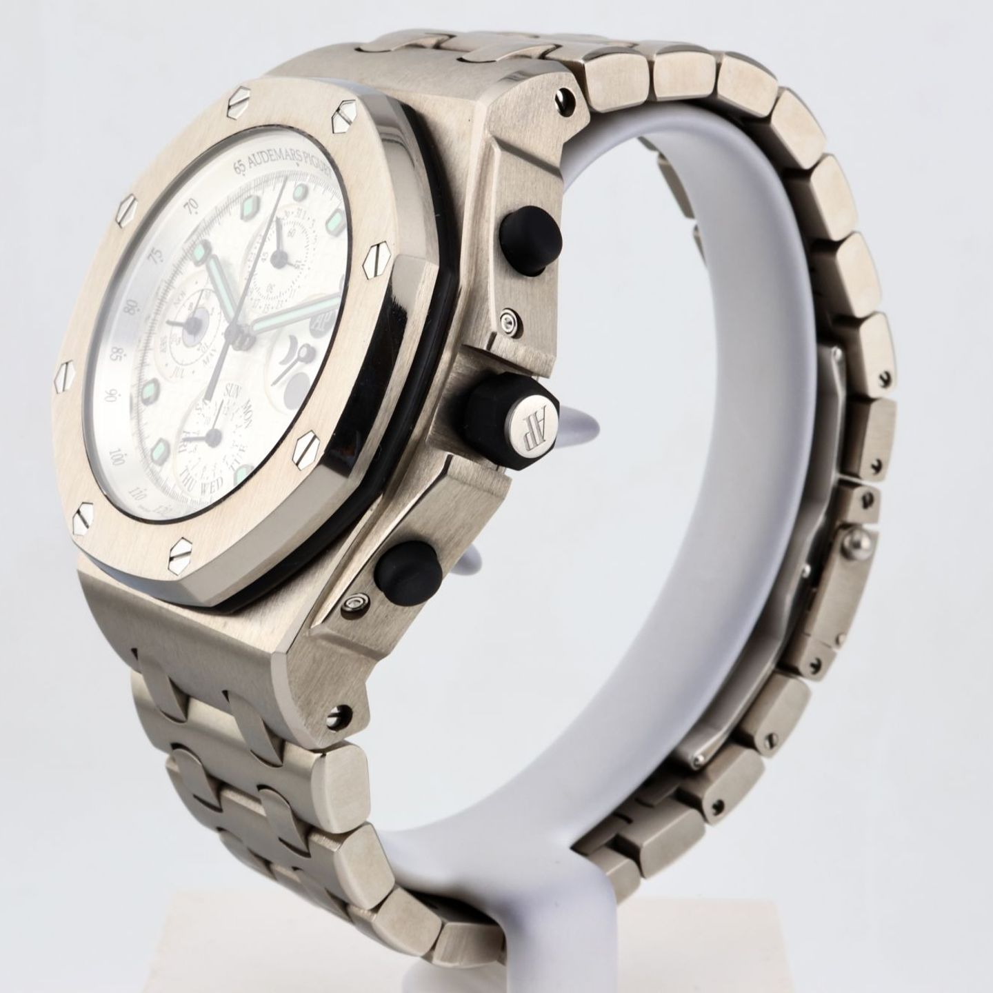 Audemars Piguet Royal Oak Offshore Chronograph 25854TI.OO.1150TI.01 - (4/16)